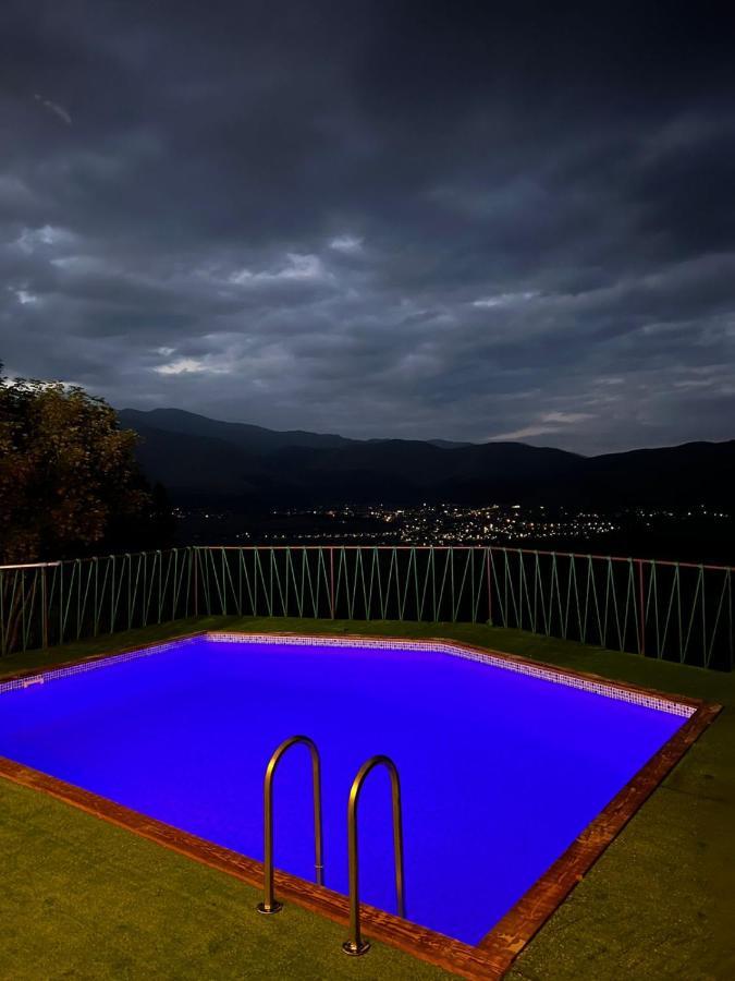 Glamping Wolf Mount Villa Margahovit Exterior foto